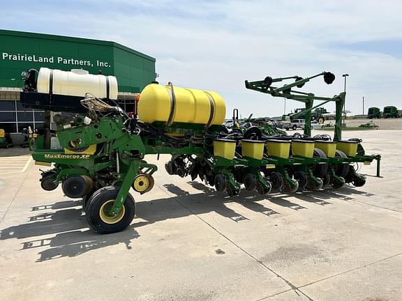Image of John Deere 1770 equipment image 4