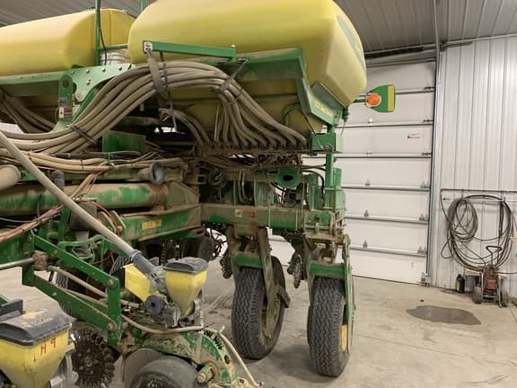 Image of John Deere 1770 equipment image 3