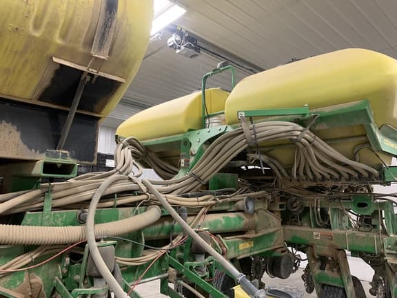 Image of John Deere 1770 equipment image 1