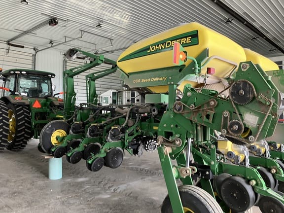 2010 John Deere 1770 Equipment Image0