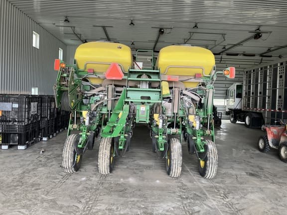 Image of John Deere 1770 equipment image 1