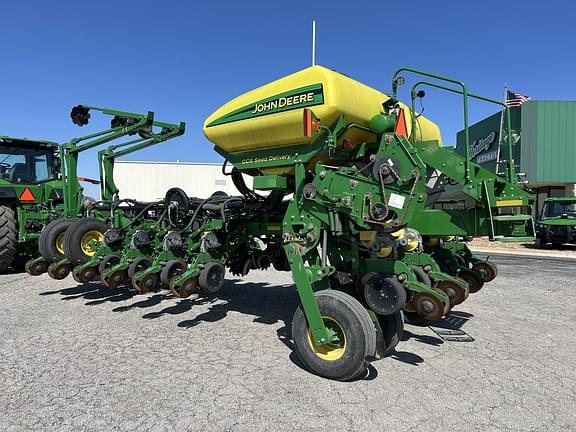 Image of John Deere 1770 equipment image 2