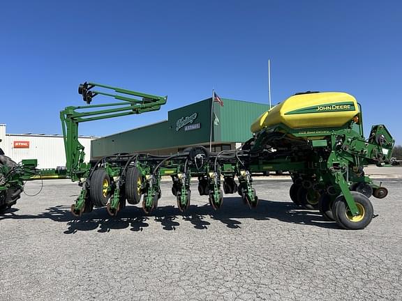 Image of John Deere 1770 equipment image 1