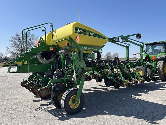 Image of John Deere 1770 equipment image 4