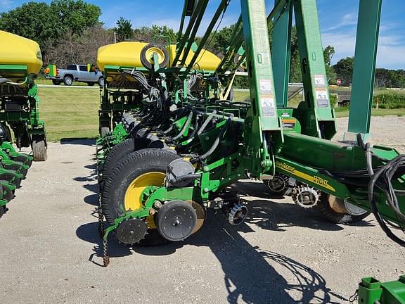 Image of John Deere 1770 equipment image 2