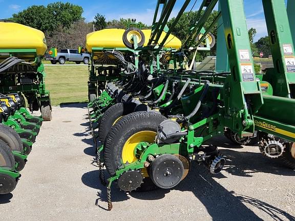 Image of John Deere 1770 equipment image 3