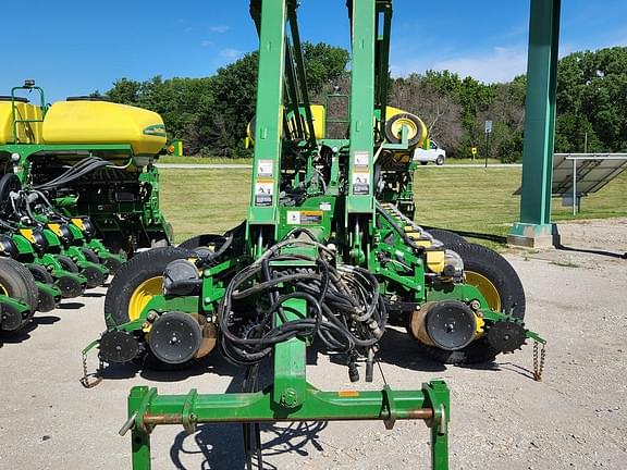 Image of John Deere 1770 equipment image 4