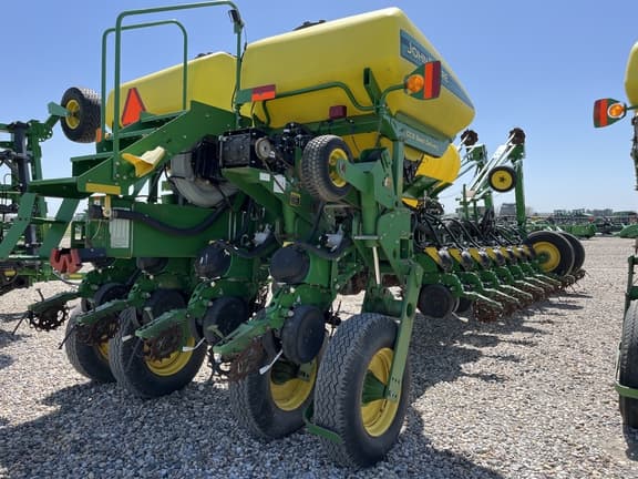 Image of John Deere 1770 equipment image 3