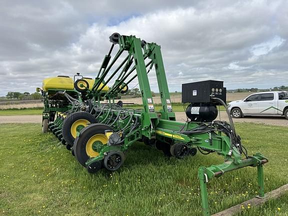 Image of John Deere 1770 equipment image 4