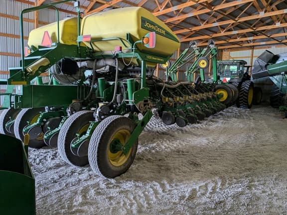 Image of John Deere 1770 equipment image 4