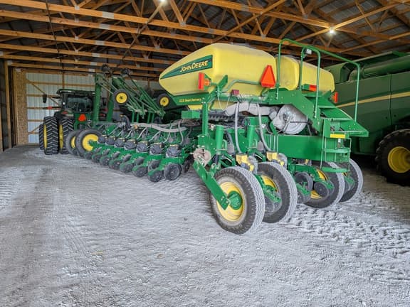 Image of John Deere 1770 equipment image 2