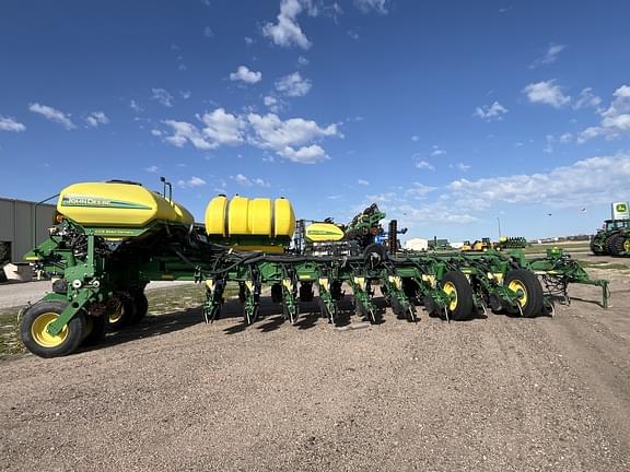 Image of John Deere 1770 equipment image 2
