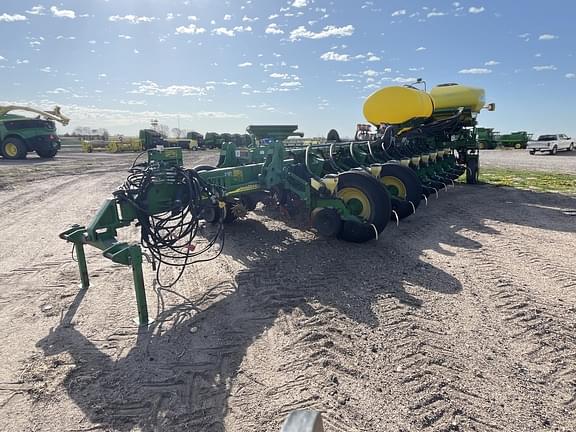 Image of John Deere 1770 equipment image 1