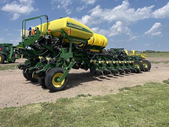 Image of John Deere 1770 equipment image 2