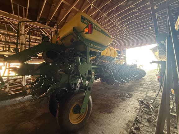 Image of John Deere 1770 equipment image 2