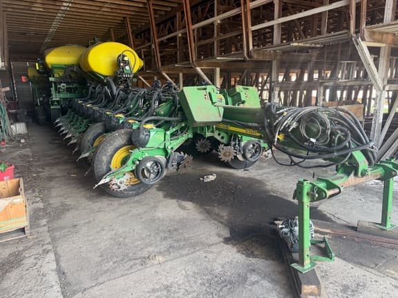 Image of John Deere 1770 equipment image 1