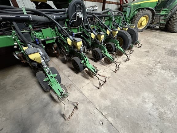 Image of John Deere 1770 equipment image 4