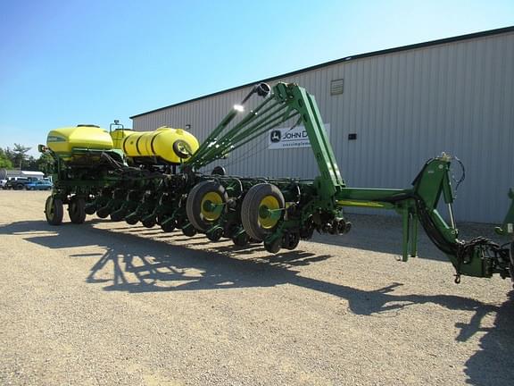 Image of John Deere 1770 equipment image 3