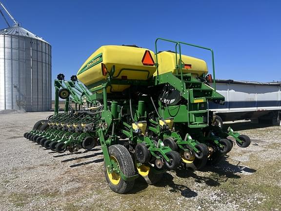 Image of John Deere 1770 equipment image 4