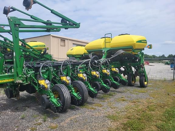 Image of John Deere 1770 equipment image 1