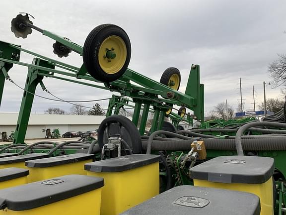 Image of John Deere 1770 equipment image 3