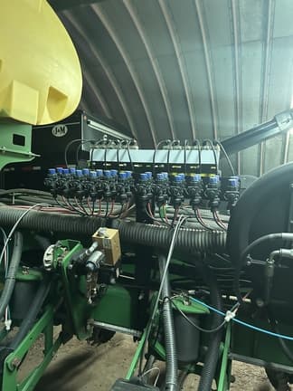 Image of John Deere 1770 equipment image 2