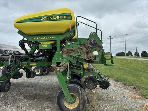 Image of John Deere 1770 equipment image 4