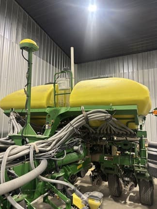 Image of John Deere 1770 equipment image 1