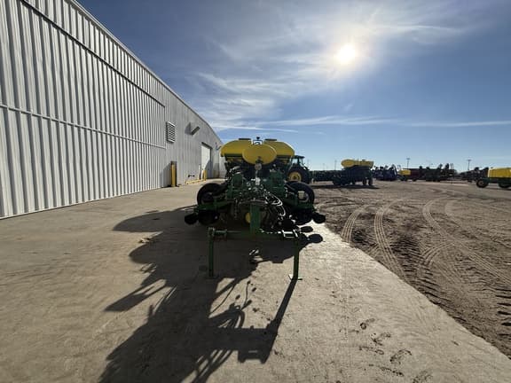 Image of John Deere 1770 equipment image 1