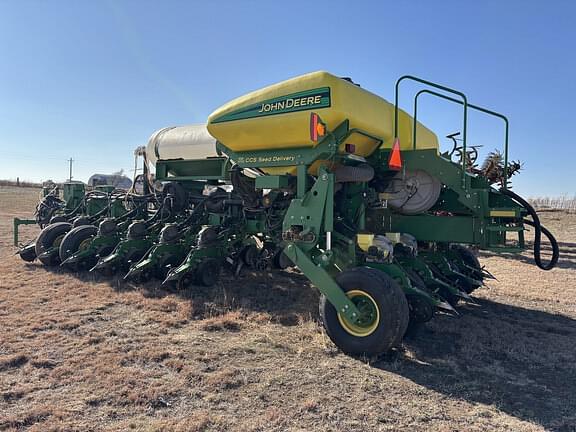 Image of John Deere 1770 equipment image 2