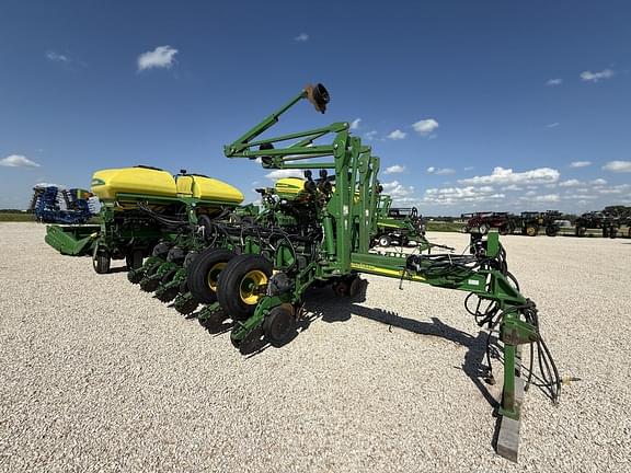 Image of John Deere 1770 equipment image 3