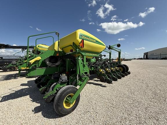 Image of John Deere 1770 equipment image 4
