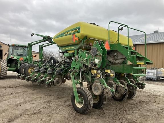 Image of John Deere 1770 equipment image 4