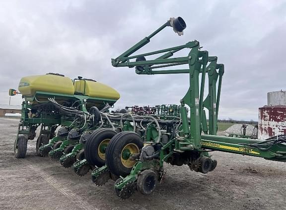 Image of John Deere 1770 equipment image 1