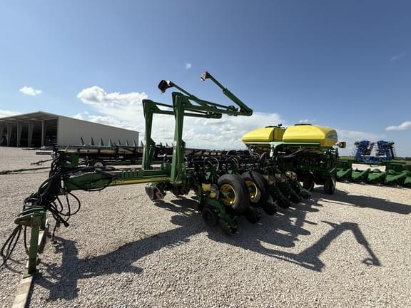 Image of John Deere 1770 equipment image 4