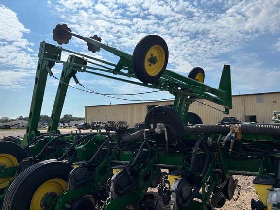 Image of John Deere 1770 equipment image 3