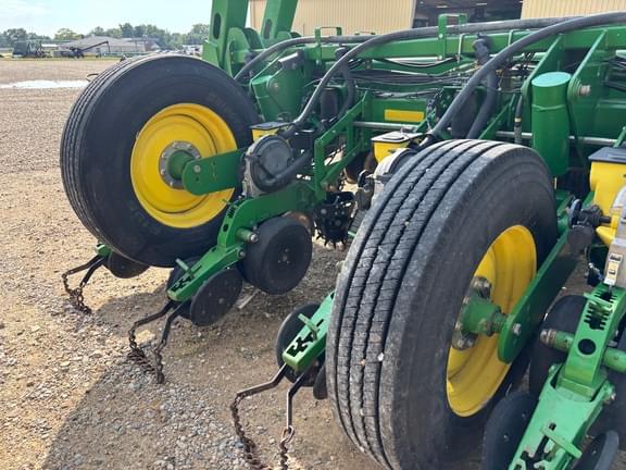 Image of John Deere 1770 equipment image 2