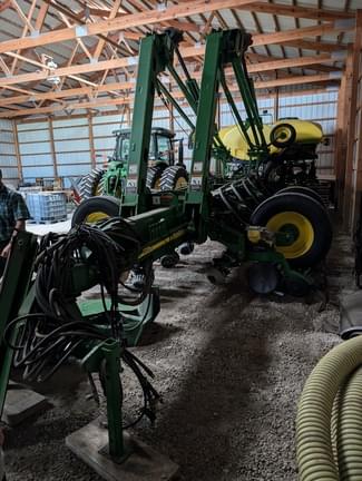 Image of John Deere 1770 equipment image 1