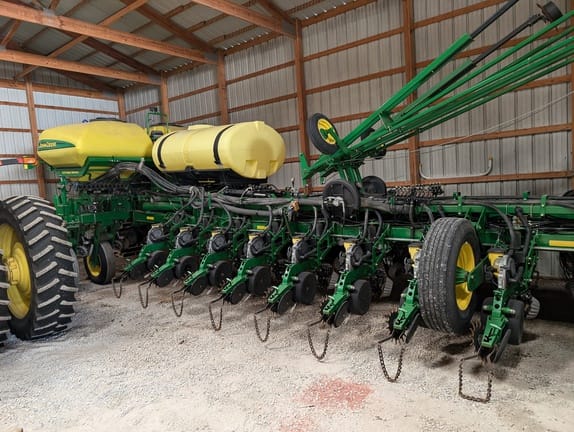 2010 John Deere 1770 Equipment Image0