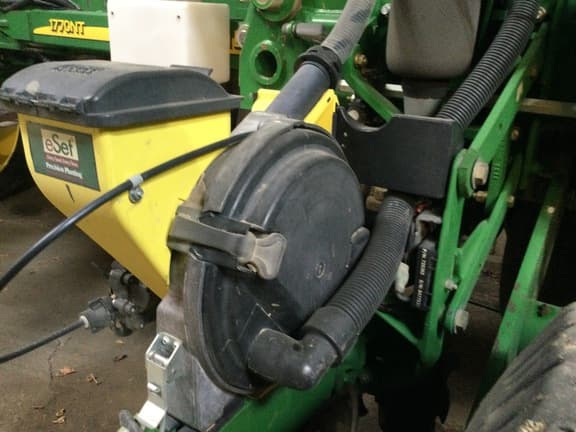 Image of John Deere 1770 equipment image 4