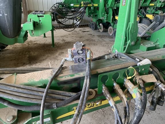 Image of John Deere 1770 equipment image 1