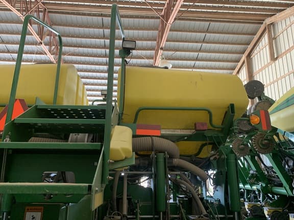 Image of John Deere 1770 equipment image 4