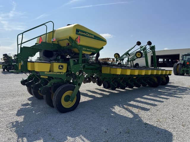 Image of John Deere 1770 equipment image 2