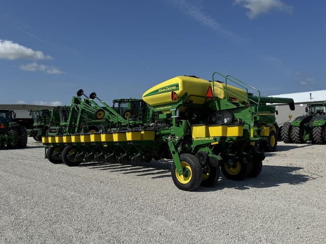 Image of John Deere 1770 equipment image 4