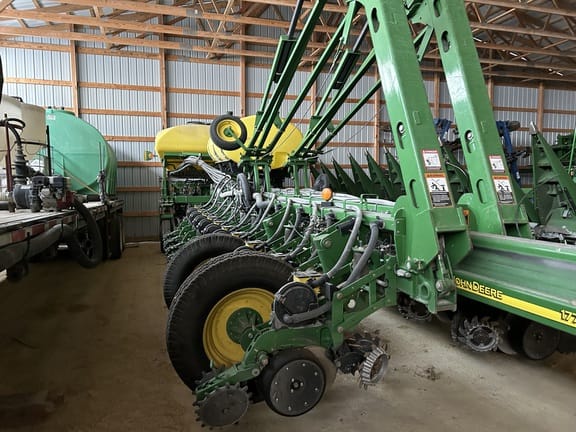 Main image John Deere 1770