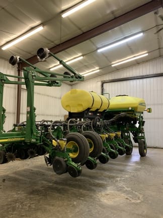 Main image John Deere 1770