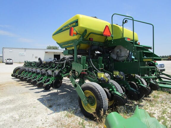 Main image John Deere 1770