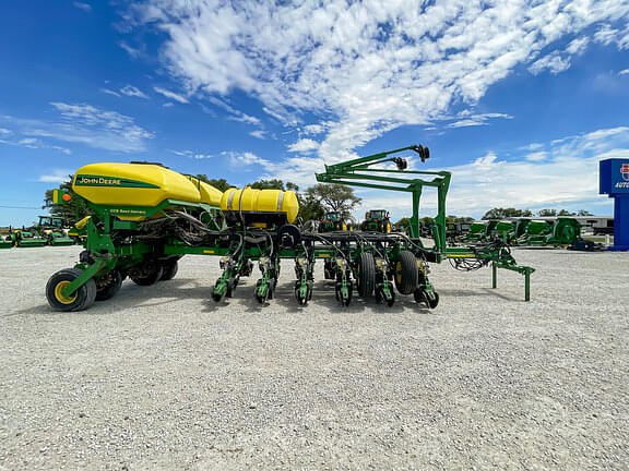 Image of John Deere 1770 equipment image 3