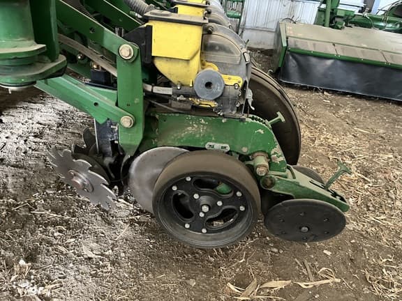 Image of John Deere 1770 equipment image 4