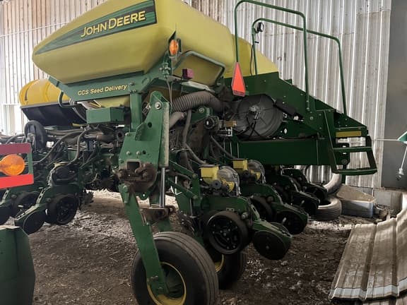 Image of John Deere 1770 equipment image 3